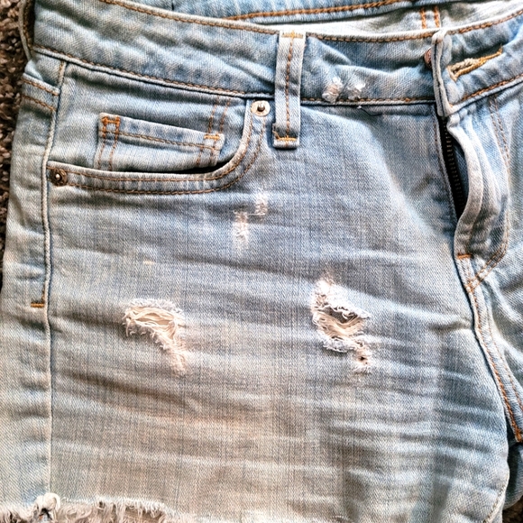 Levi's Jean Shorts - Picture 3 of 8